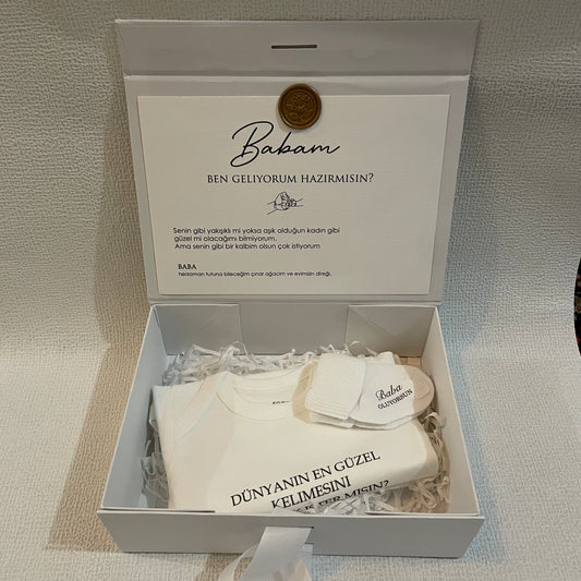 zwangerschap aankondigen vader - geschenkdoos zwangerschap vader - cadeau aankondiging zwangerschap - cadeau voor aanstaande papa - zwangerschapsaankondiging cadeau - cadeau vader zwangerschap - geschenkdoos baby aankondiging - romper zwangerschap aankondiging - verrassing aanstaande vader - zwangerschap bekendmaken cadeau